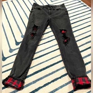 Judy Blue Buffalo Plaid Skinny - Black/Distressed 9/29